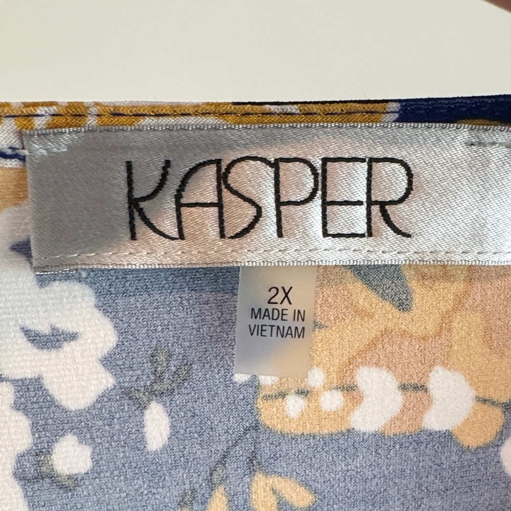 Kasper Women's Navy Blue & Mustard Floral Sleeveless Top LIKE NEW, 2X - Picture 2 of 5